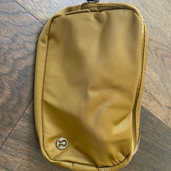 Lululemon ๐ฎ BURNT CARAMEL Everywhere Belt Bag - Picture 9 of 9